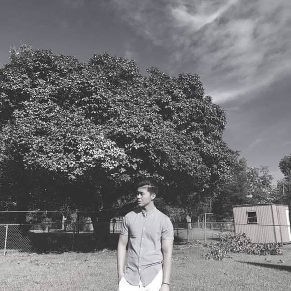 Meet your Posher, Hoàng - Picture 1 of 1